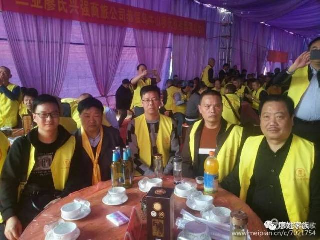 祭祖宴席100多桌,过千人的祭祖仪式,家族人丁兴旺啊