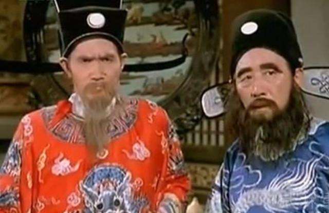 阮大铖以进士居官后,先依东林党,后依魏忠贤,崇祯朝以附逆罪去职.