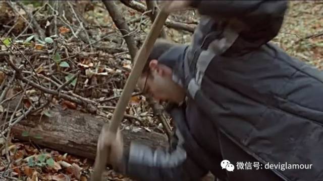 这些成年人,匿名讲述了自己童年的性侵经历