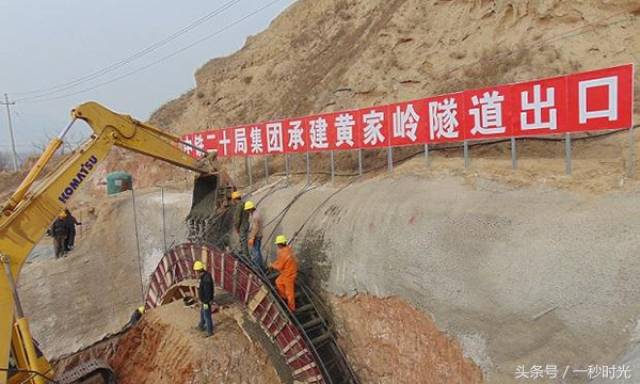 图中就是正在建设的兰合铁路.