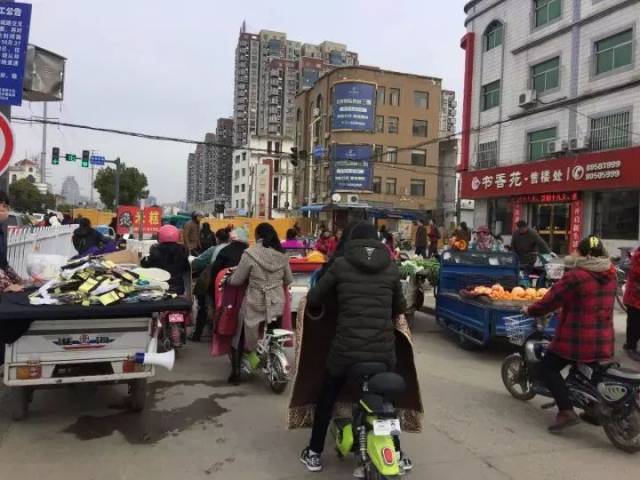 事发涟水金城路路段,现场照片让人看傻眼!