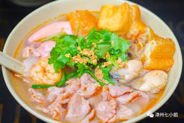 每天只卖5小时,30+种配料,漳州这家锅边糊起多早排队我也愿意!