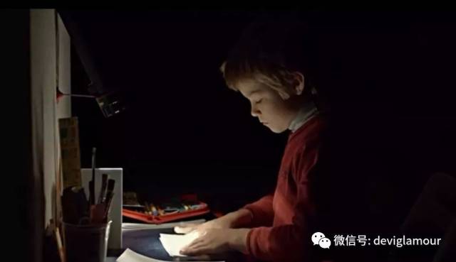 这些成年人,匿名讲述了自己童年的性侵经历