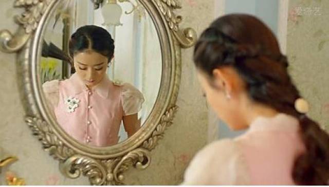 赵丽颖做的发际线是崩坏了吗?额头和以前不一