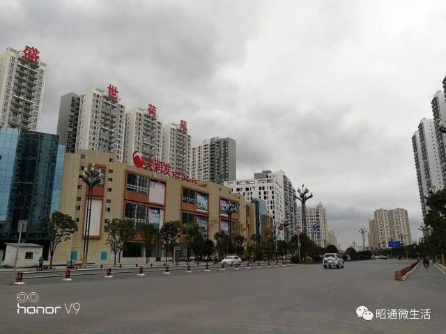 昭通二环西路珠泉路交叉口商铺出租,大润发商圈核心地段