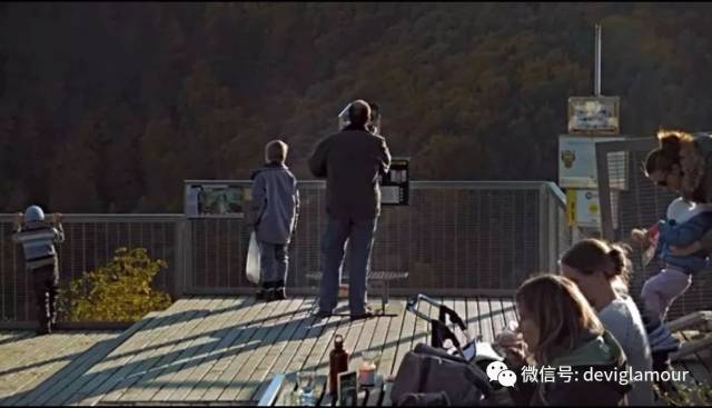 这些成年人,匿名讲述了自己童年的性侵经历