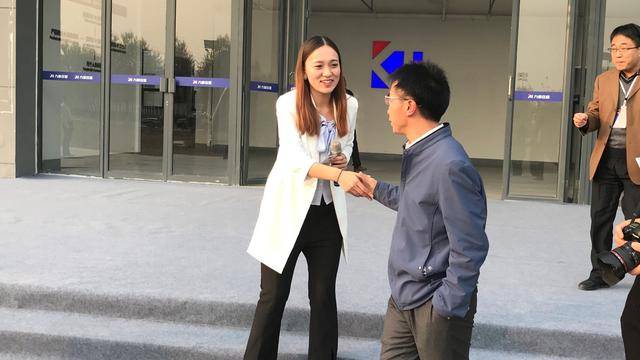 财视传媒ceo张刚参观燕宇服饰.