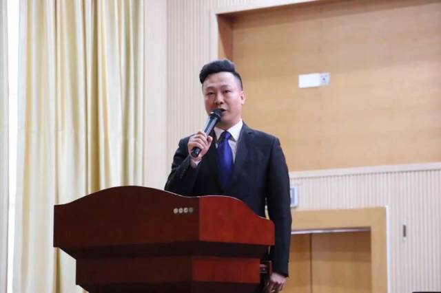 闭幕式主持人湛江电视台郭智华