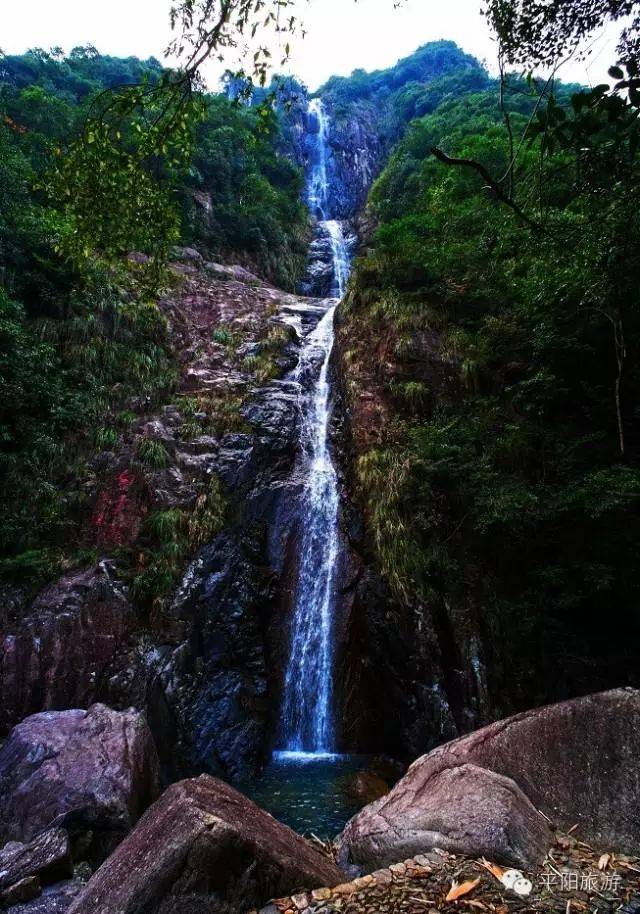 知音涧素以雄峰秀溪,叠溪碧潭为特色,主要景点有白云瀑,沿知音涧两岸