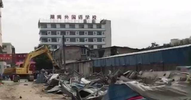 陈店镇陈围社区拆了48宗违占十年建筑
