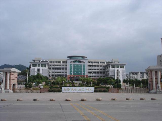 想当老师,你知道广东那些本科院校开设师范类