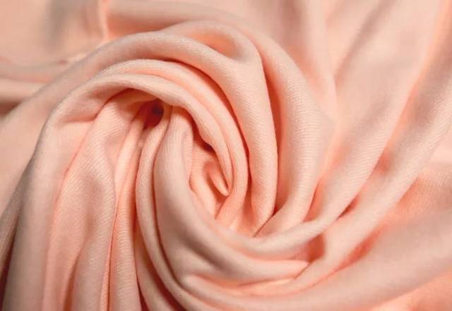 冷成这样,我不需要男友,给我来条羊毛围巾吧