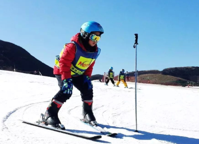 "雪地精灵"滑雪系列冬令营 之《双板中级》营!