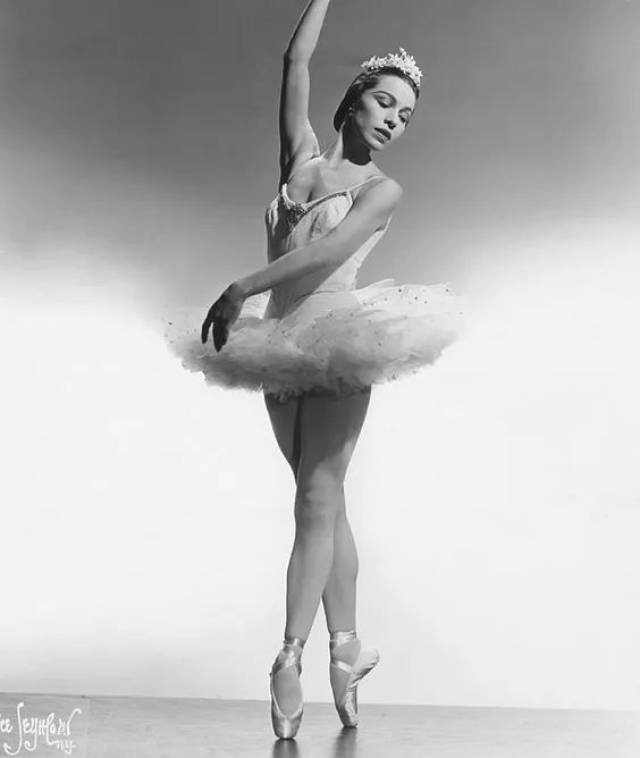 一个世纪过去了,天鹅公主已不再是原先的模样-芭蕾舞台上天鹅裙的历史