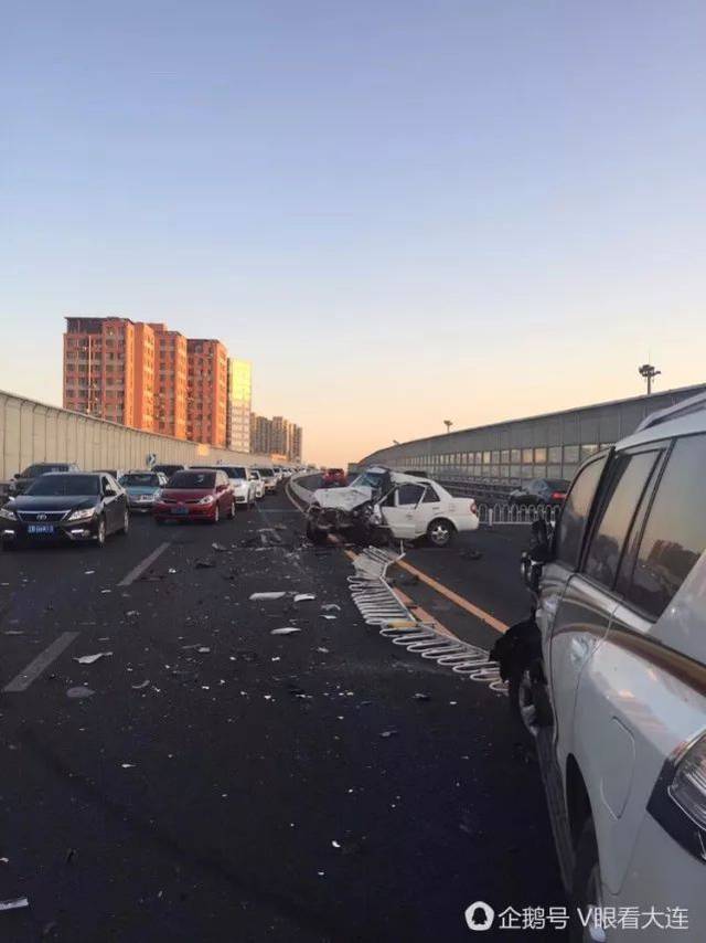 目击视频!东联路今早发生惨烈车祸图片