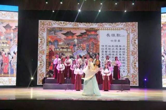 我校中国古诗词配乐诗朗诵大赛成功举办