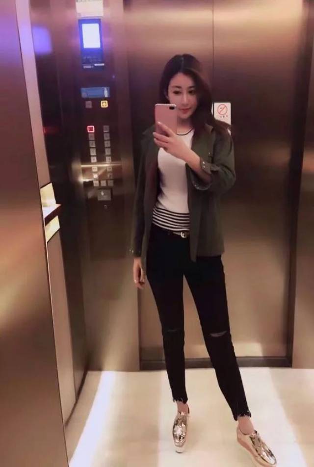 求大神p图美女做高难度动作,太有内涵了!