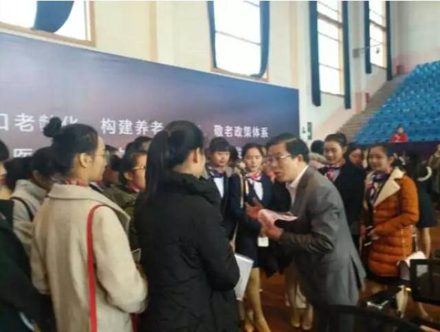 金领玮业董事长梁云荣获湖南女子学院家政学实