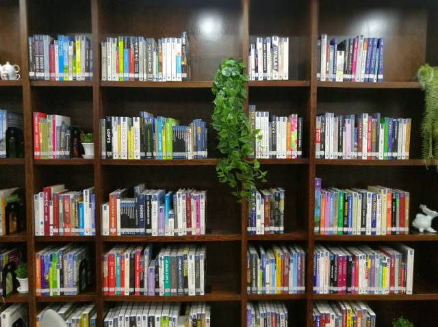 设计师的"第三空间",罗湖悠图书馆(c33创新产业园)于深圳读书月开馆