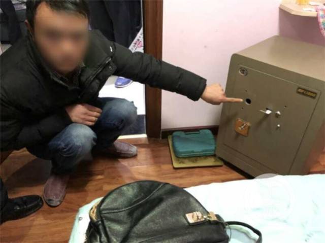 女子放闺蜜家的保险柜被盗 里面放了115万现金