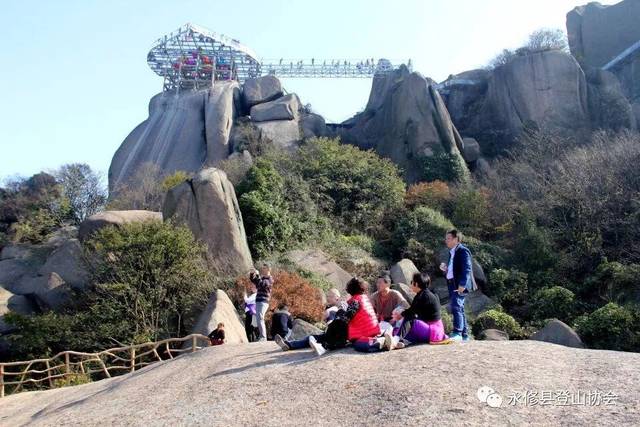 江西九江永修县登山协会112人位伙伴结伴前往安徽安庆巨石山景区游玩