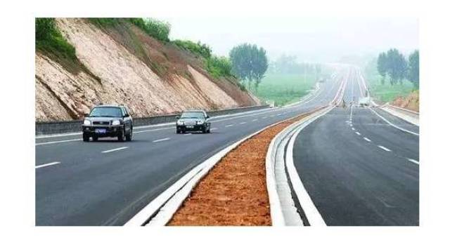 除了天平,平庆,平华,大等公路,今年平凉境内再建2条高速公路.