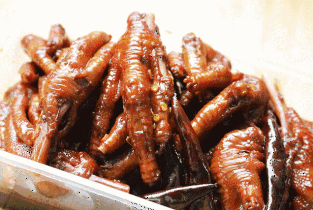 无辣不欢 麻辣凤尾鱼,鸡翅,小鱼干,鸡爪,沙丁鱼…… 总之 美食 食博会