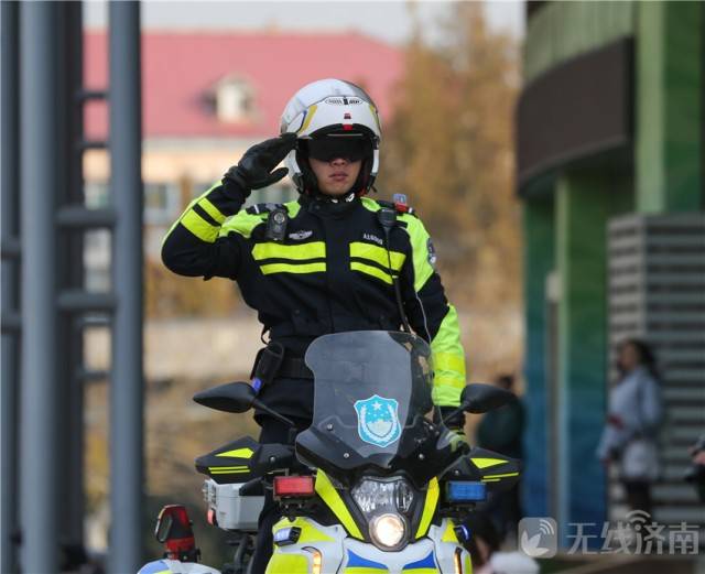 势如疾风 快如闪电 济南市中骑警帅爆了!