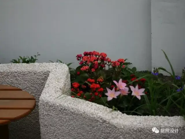 不允许出现一些小边 小角之类影响庭院花池