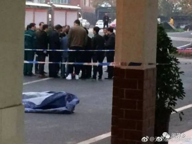 突发一学生在校内跳楼自杀经抢救无效死亡