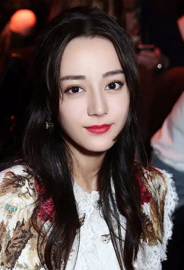 今年秋冬最流行的,竟然是迪丽热巴的"艳丽脸!