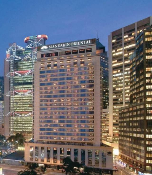 2003年4月1日晚上18点41分,张国荣在香港东方文华酒店病情失控,从24楼