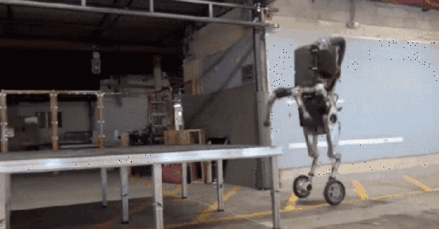 【思科播报】逆天机器人:旋转,跳跃,360°后空翻,人工智能又向前迈出
