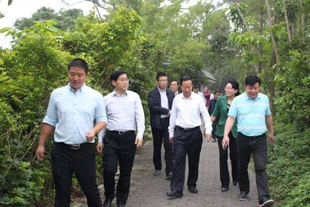 部常务副书记潘学峰一行领导在珠海市副市长刘嘉文,斗门区区长马洪胜