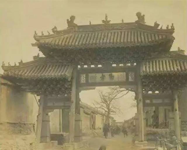 全部是拍摄于上世纪30年代的滕州一中老照片