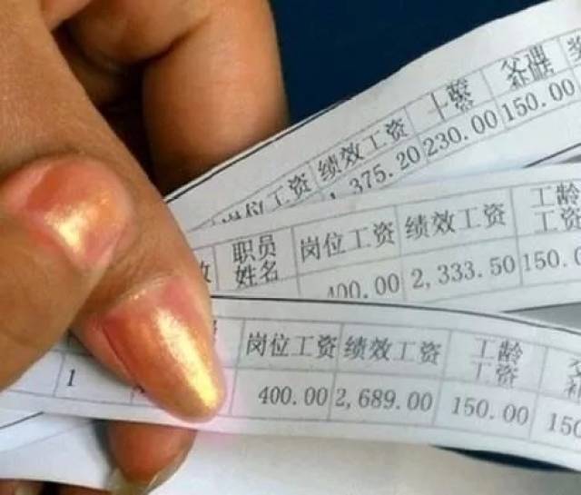 借款人的收入和流水是银行审查的重要项目，因为这两项直观体现了其还款