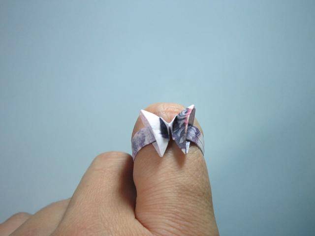 手工折纸戒指 如何用人民币折纸蝴蝶戒指详细图解