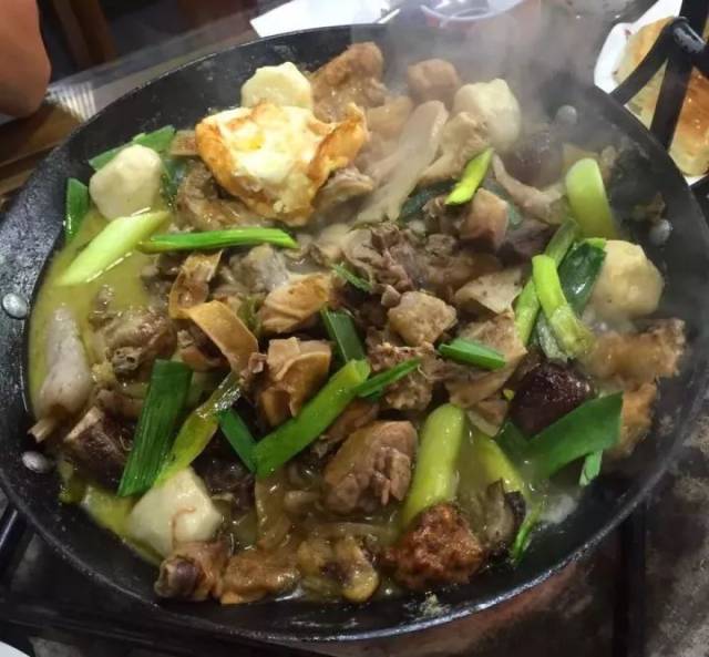 腊味组合吊锅一份 $128