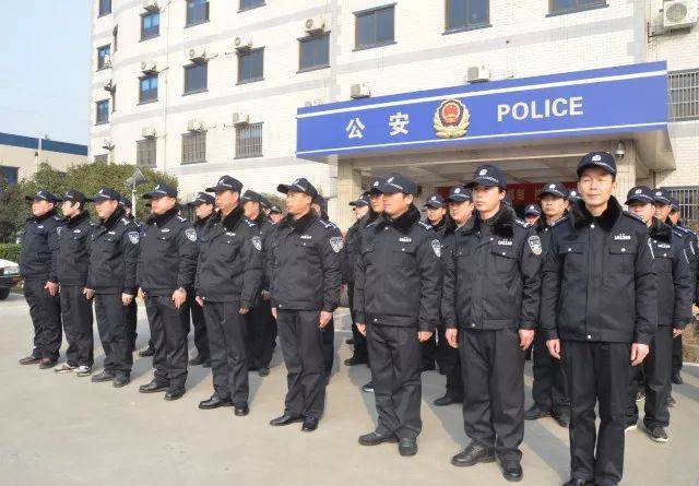 新疆招聘警察_公告 月薪五千 新疆这里招聘警察(2)