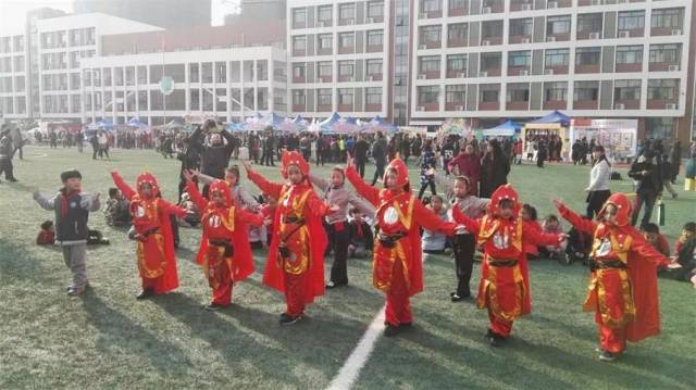 沐浴着冬日的暖阳郑州丽水外国语学校的操场上到处洋溢着浓浓的赵丽颖上没初中图片