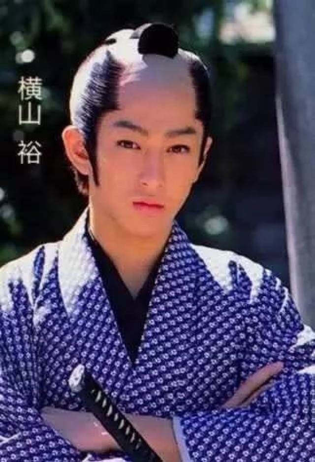 日本武士的谜之发型起源史:帅不帅,剃个月代头就知道了!