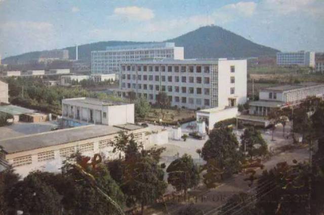 华东冶金学院改名为:安徽工业大学