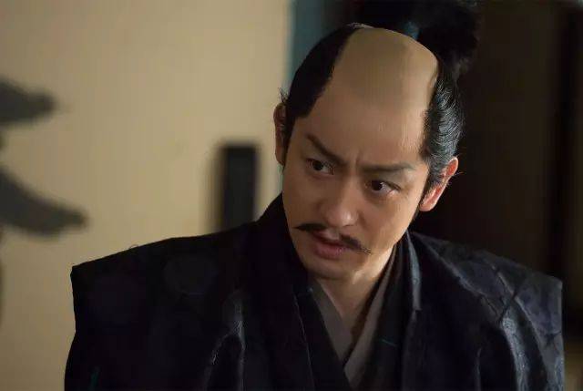 武士的谜之发型起源史:帅不帅,剃个月代头就知道了!