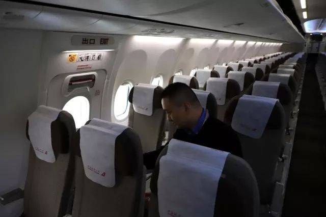 上航波音738座位图,上航波音787座位图 737max|让我们为你的明天喝彩——上航首架波音737max完成首航前设备