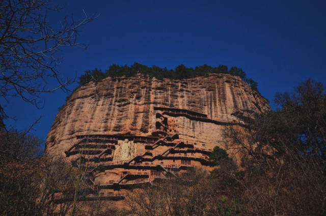 从仙人崖离开,直奔麦积山,时间刚刚好.