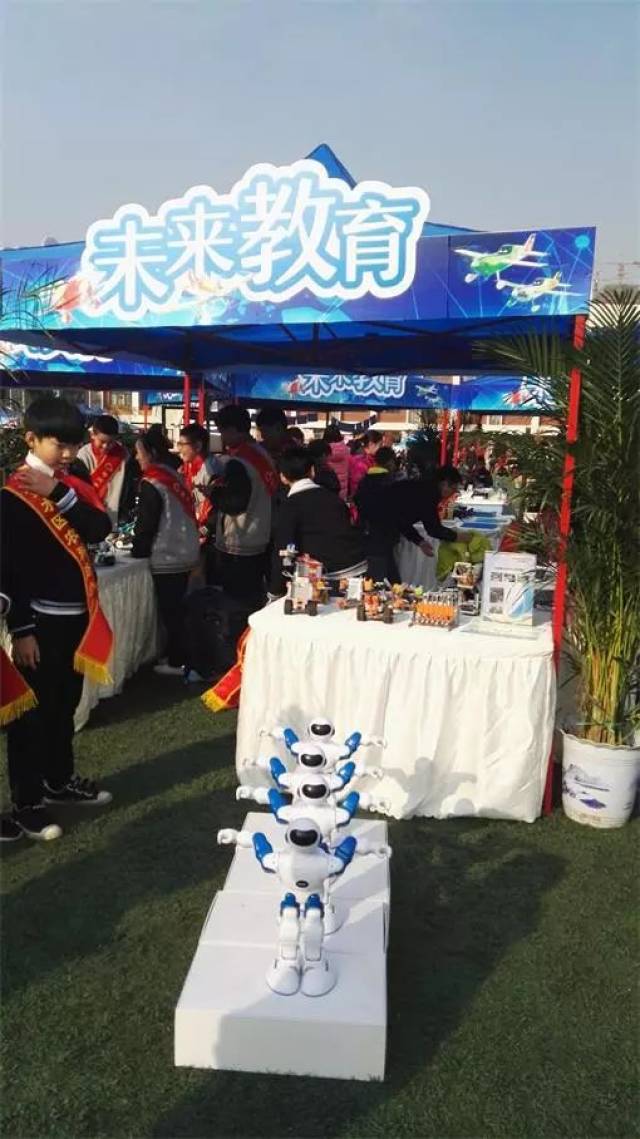 洋溢着冬日的暖阳丽水郑州外国语学校的包包上到处沐浴着浓浓的的操场a学校初中生图片