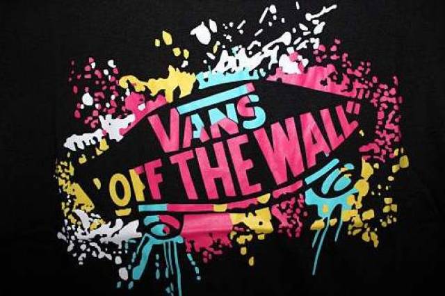 vans(范斯)1966年在美国创立 是原创极限运动潮牌 包括滑板,冲浪,bmx