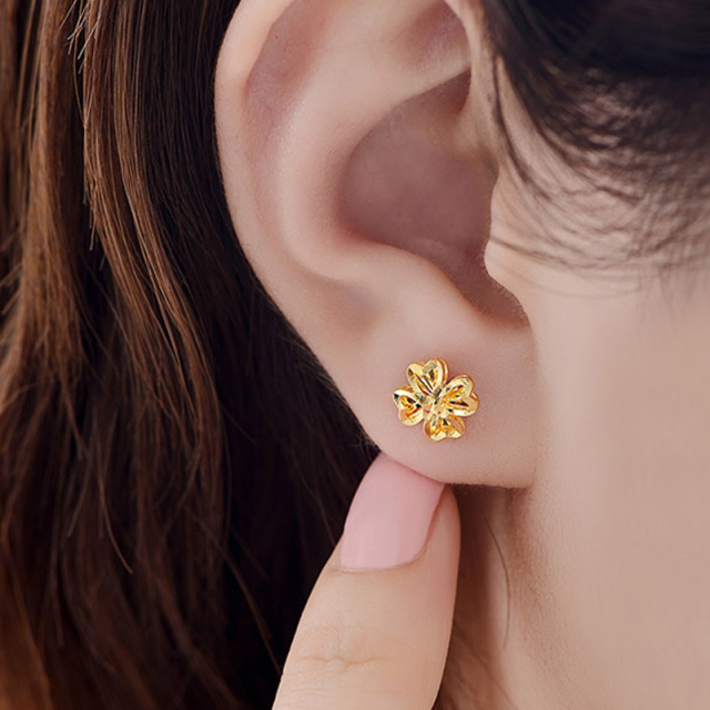 女人过了25岁耳环别瞎戴,今年巨流行黄金耳环,第4款最