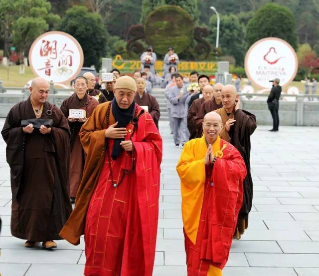 天台山护国寺赠送"法宝"给奉化雪窦寺,怎回事?