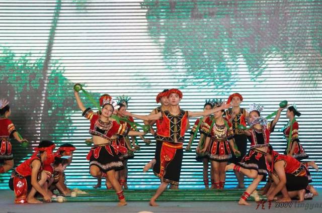 海南黎族最美的传统舞蹈——竹竿舞